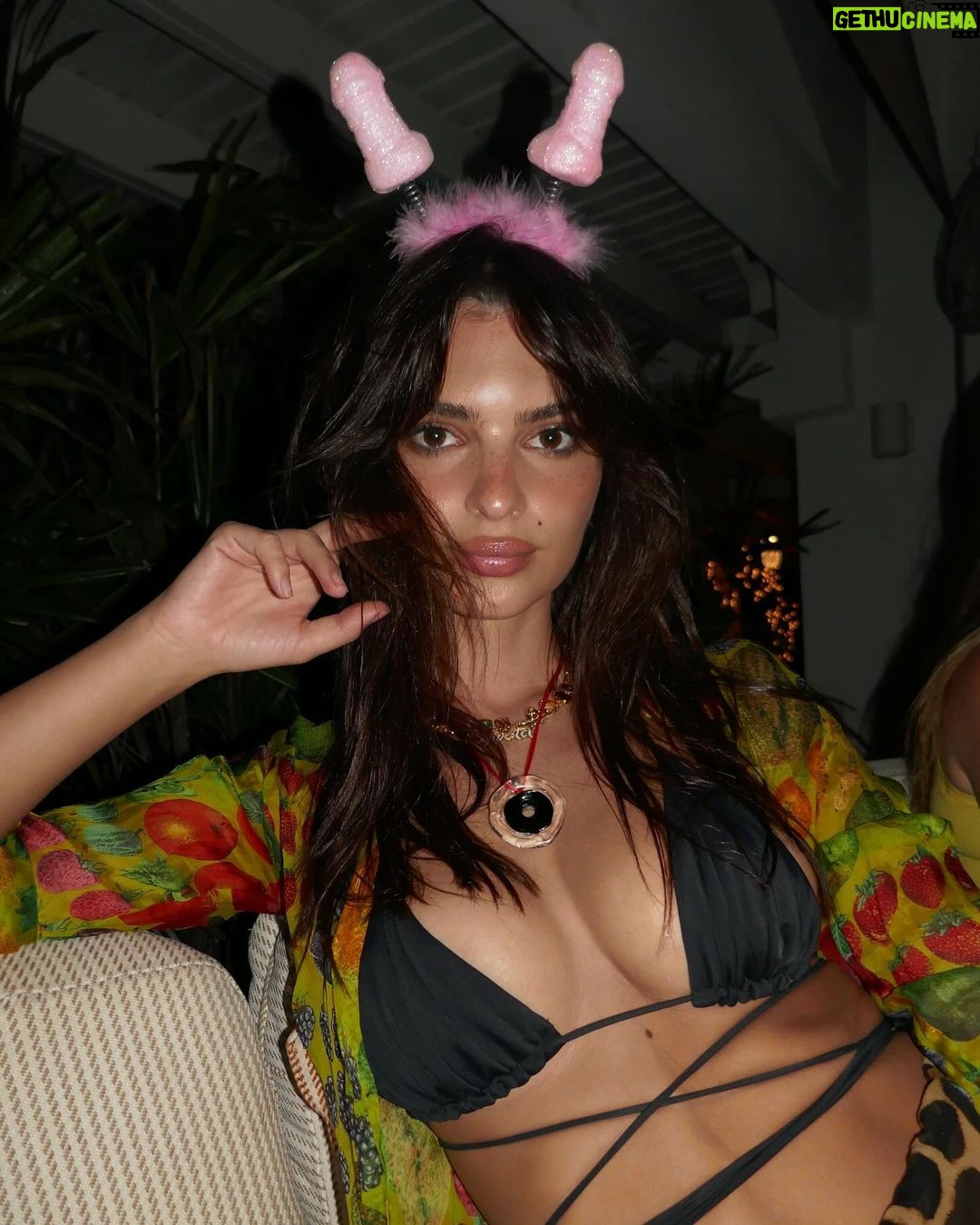 Emily Ratajkowski Instagram - accessories got very interesting on this trip
