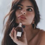 Emily Ratajkowski Instagram - @viktorandrolf_fragrances #Flowerbomb #viktorandrolffragrancespartner