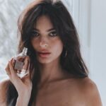 Emily Ratajkowski Instagram - @viktorandrolf_fragrances #Flowerbomb #viktorandrolffragrancespartner