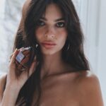 Emily Ratajkowski Instagram - @viktorandrolf_fragrances #Flowerbomb #viktorandrolffragrancespartner