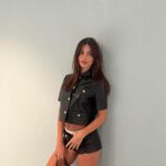 Emily Ratajkowski Instagram - @miumiu girl ♾️ #miumiuselect