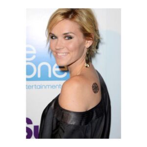 Emily Rose Instagram - I see you fake tatoo. Ya I’m looking at you 💥 Good ‘ol days are always foreshadowing — I find. Have memories in your past foreshadowed your present? Do you see common threads? 🧐