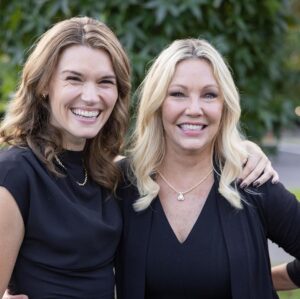 Emily Rose Instagram - DON’T SWEAT THE SMALL STUFF *OCTOBER 16th 8/7 c * @lifetimetv 

Such a pleasure to be asked to be a part of this project! 
There’s a lot of heavy things going on in the world right now, and a lot that deserves some sweat! 
However, I find myself allowing those topics, to make the little things-seem bigger. This movie came to me at the perfect time,  reminding me of how much I have to be grateful for, and how much fun working with great people is! 
*
What little things are you sweating lately that you need to let go of?
*
 I hope this movie inspires you and that you enjoy my silly faces in these photos (because I was having such a good time) can’t wait to hear what you think! Make sure to tune in and watch all the goodness that is these faces:
@heatherlocklear @jasonmacdonaldofficial @natashabure 
@candacekirstin 
📷 @mattandrewsphoto 
#ellenpressman