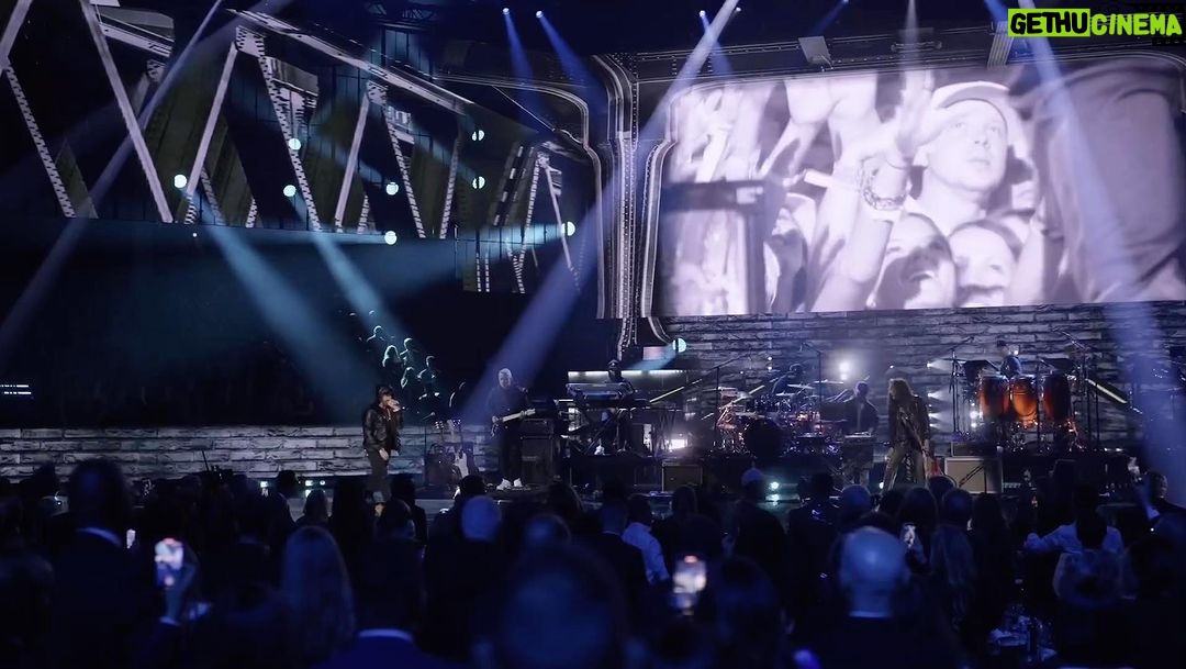 Eminem - 1.8 Million Likes - “Now how the fuck did this metamorphosis happen?” Thank u @rockhall @drdre @teddysphotos @iamstevent !!! photo gallery on the site 🙏🙏🙏 link in bio