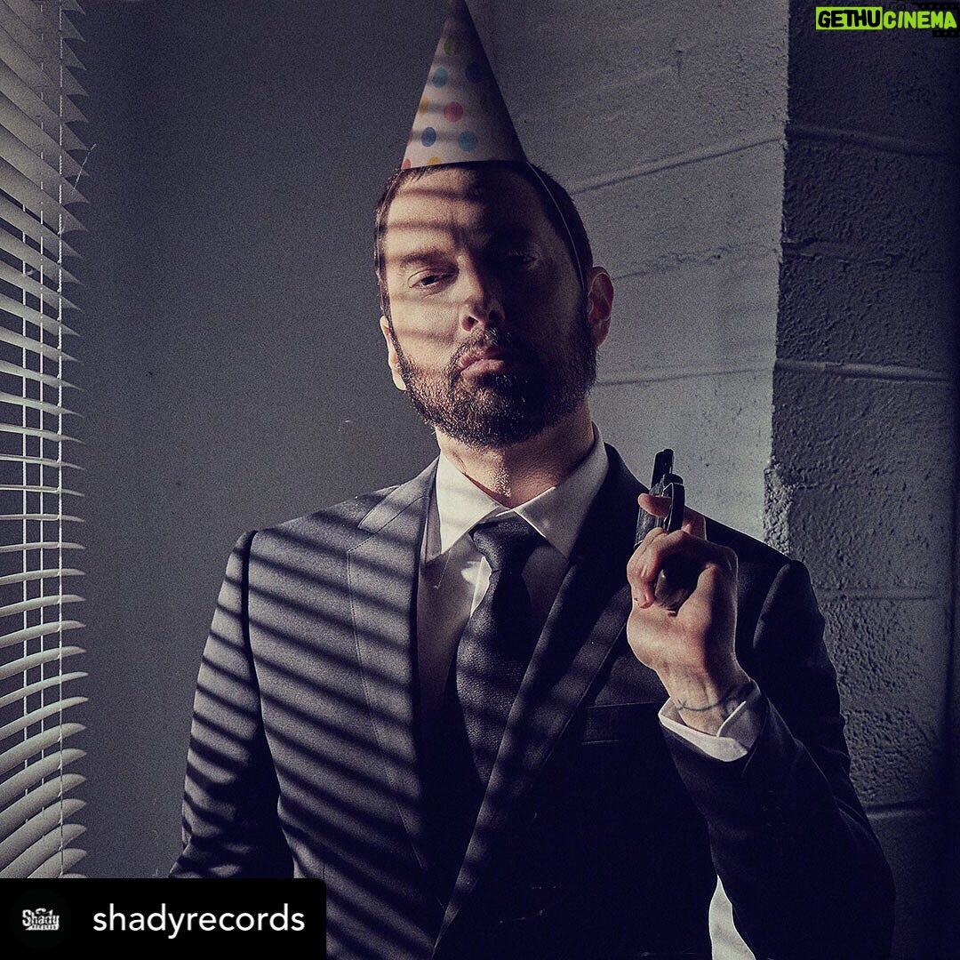 Eminem - 2.6 Million Likes - #Repost @shadyrecords
・・・
“'Till the day that I drop you'll never say that I'm not killing 'em” Happy 50TH bday @eminem!! 🎉