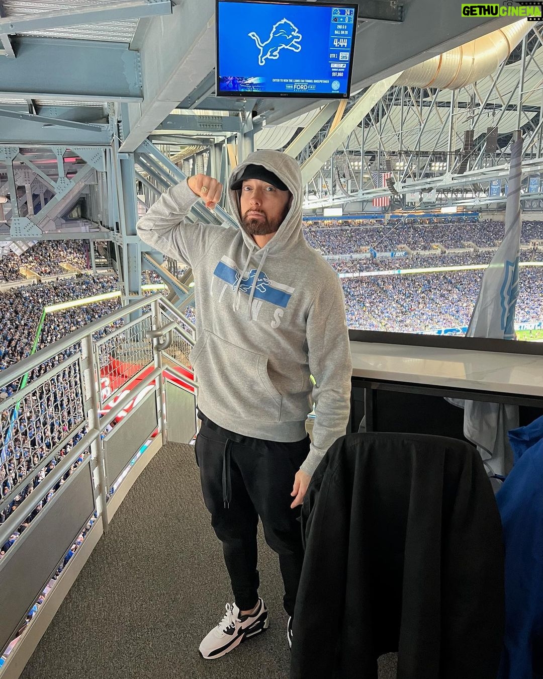 Eminem - 3.3 Million Likes - Detroit strong!!! 💪💪💪🦁🦁🦁let’s fuckin gooooo!!!!