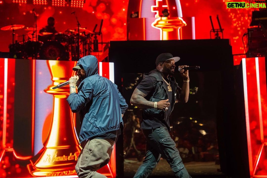Eminem - 1.4 Million Likes - Had 2 come out with @50cent last night… thanks 4 the love, Detroit! FINAL LAP TOUR!!!
photo credit: Krewsade