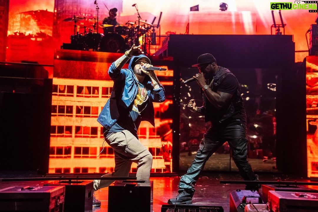 Eminem - 1.4 Million Likes - Had 2 come out with @50cent last night… thanks 4 the love, Detroit! FINAL LAP TOUR!!!
photo credit: Krewsade