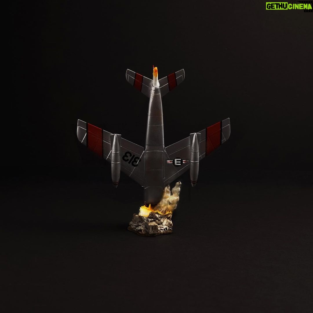 Eminem Instagram - “Hah, yeah, I'm a fuckin' kamikaze crashin' into everything" 👀 collectables and autographs dropping - for first access shop.eminem.com #KAMIKAZE5