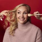 Emma Kimiläinen Instagram - "Vastoinkäymiset eivät estä onnistumista, jos niissä ei jää vellomaan." "Ratkaisukeskeisyys ja mielenhallinta ovat menestyksen avaimia moottoriurheilija Emma Kimiläiselle. Hän on murtanut useita lasikattoja ja hankkii edelleen uudessa tallissa tiimin kunnioituksen ajotaidoillaan. Kun lukemat ovat taululla, sukupuolella ei enää ole suurta väliä." HYVÄ TERVEYS 01/24 kauppojen hyllyillä nyt. 📷: @piiaarnould 👗 Style: @mirkkasiusluoto 💄Muah: @miia_ollula ✏️Teksti: Emma Suominen #hyväterveys