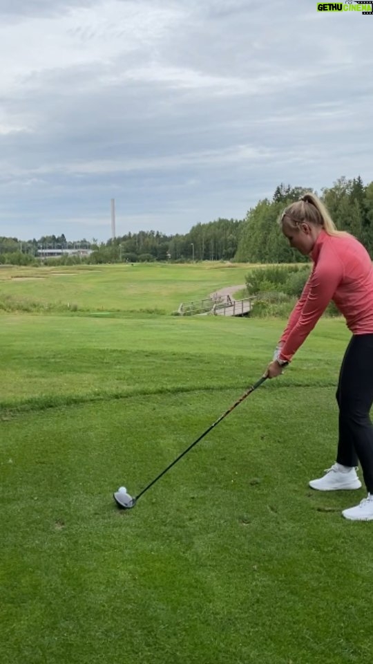 Emma Kimiläinen Instagram - 🤌 Dolce far niente Who can relate? Stepping one minute before swinging and it still turns out as a disaster 😅 #golf #golfing #golfswing #golflife #golfstagram #dolcefarniente