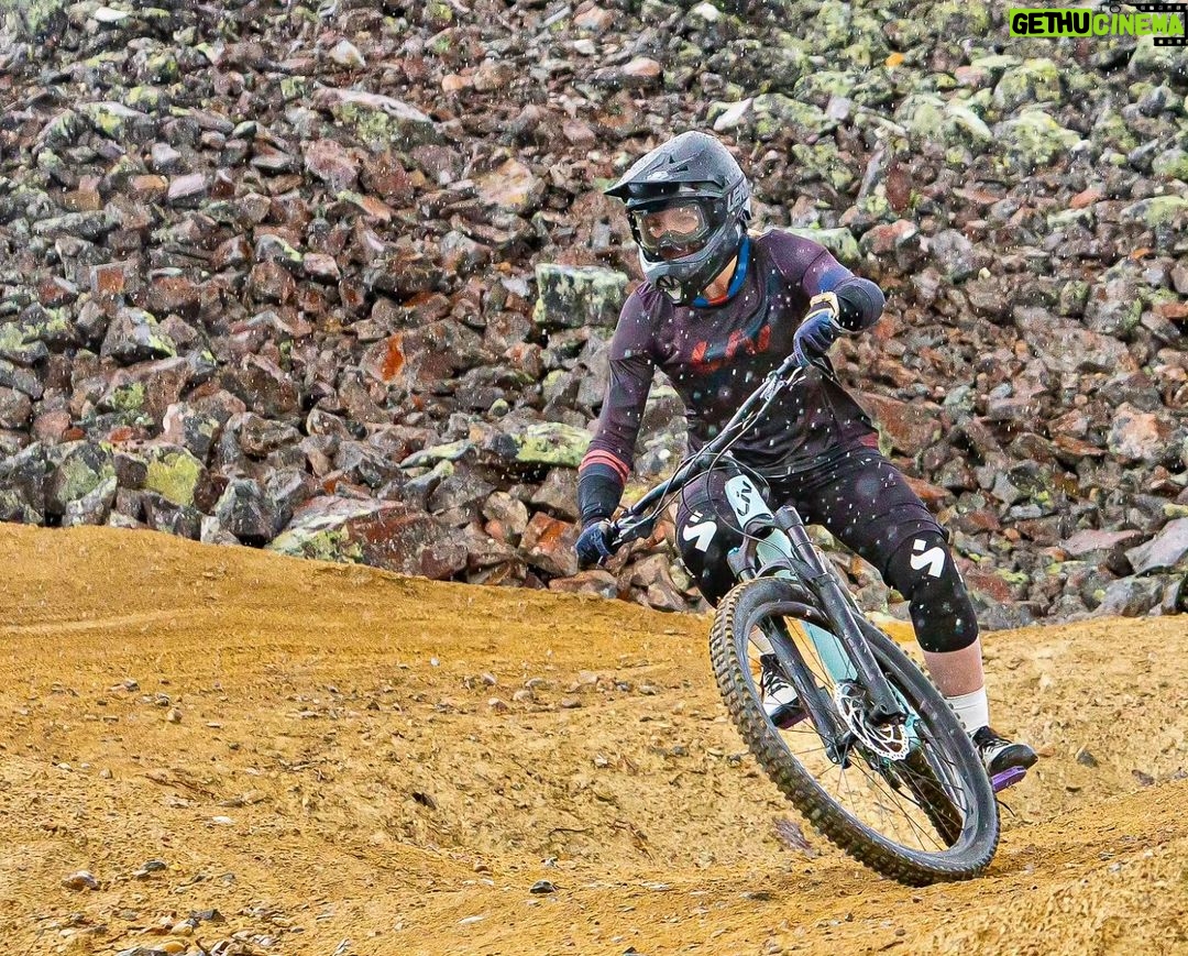 Emma Kimiläinen Instagram - 🤎 DH fun at @levibikepark 💜 with @livcyclingfinland @livcycling 💛 during @levibikefest 🩵 in @levilapland 📸: @takaraja / Jussi Ovaskainen #levibikepark #levibikefest #levilapland #Levi #visitlapland #dh #livcyclingfinland #livcycling #giantfinland #mtb #downhillmtb #downhillmountainbiking #dhmtb #bikepark Levi Bike Park