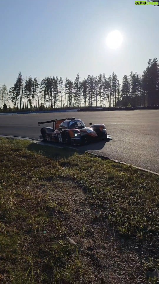 Emma Kimiläinen Instagram - First day of the @koiranenkemppi_motorsports LMP3 testing day ✅️ Good to be back in a race car 🙏 Joined by @hoerrlaurents @matthiasluethen @leevivappularacing #koiranenkemppi_motorsports #koiranenkemppimotorsport #motorsport #racing #LMP3 #prototypecup #botniaring Botniaring Racing Circuit