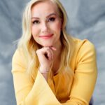 Emma Kimiläinen Instagram – “Välillä joku kysyy, miksi odotan seuraavaa päätälliä enkä lopeta nyt, kun olen vielä kunnossa. Mutta ihan yhtä lailla voin lyödä pääni liukastumalla kadulla. 

En olisi minä, jos en pääsisi tekemään niitä adrenaliinintäyteisiä asioita, joita rakastan. Se olisi puolikasta elämää – ja sitä minä en halua.” 

Koko “Tässä iässä” -juttusarjan haastattelu uusimmassa Annassa.

🗞 @anna_lehti
📷: @sampokorhonen
👗: @liisakokkostyling
💄: @idajokikunnas