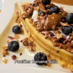 Emma Kimiläinen Instagram – Mainos @paulunssuomi – 90-luvun klassikon Banana Splitin paluu terveellisenä aamiaisversiona! Ohje ⬇️

Kuten olettekin nähneet, niin mä olen tiimiytynyt tänä vuonna Paulúns-tuotteiden kanssa inspiroimaan teitä kokeilemaan terveellisiä ja maistuvia aamu-, väli- ja iltapaloja, joissa ei ole lisättyä sokeria tai muita makeutusaineita, mutta ovat taatusti herkullisia. 

Mulla Paulúns-granolat ovat jokapäiväisessä käytössä ja tämä Paulúns kaneli-manteli-omena granola on mun ehdoton suosikki kreikkalaisen jogurtin tai rahkan kanssa. Se on samaan aikaan sekä makea että raikas, ja kanelin sekä vaniljan mausteisuus sopii täydellisesti rapeaksi ja kullanruskeaksi paahdettuun kauraan. Napsin kyseistä granolaa useasti myös ihan sellaisenaan suoraan paketista. 

Mutta kokeilkaapa päivittää tämä 90-luvun klassikkojälkiruoka tähän päivään terveellisempänä aamu- ilta- tai välipalapöydän versiona!

Paulúns Banana Split

1 banaani
n. 1,5 dl kreikkalaista jogurttia
n. 1dl / 75g  makeuttamatonta mustikka-mansikka-vadelmarahkaa
n. 1 dl Paulúns Granola kaneli-manteli-omena 
1 rkl maapähkinävoita (100%) tai mantelivoita (100%)
marjoja

Sekoita rahka ja nosta haluamasi määrä lusikalla lautasen keskelle. Ota kreikkalaisesta jogurtista 2 “palloa” rahkan molemmin puolin. Halkaise banaani pitkittäin ja laita jogurttipallojen reunoille. Laita päälle ja sivuille granolaa, valuta 100% maahkinävoita päälle raitoina. Pudottele päälle marjoja.

Voilá! Syö hyvin, voi hyvin. 🫶

Parempien aamu-, väli- ja iltapalojen puolesta palveluksessanne,

x Emma 

#paulunssuomi #granola #välipala #aamupala #iltapala #bananasplit #pauluns #syöhyvinvoihyvin