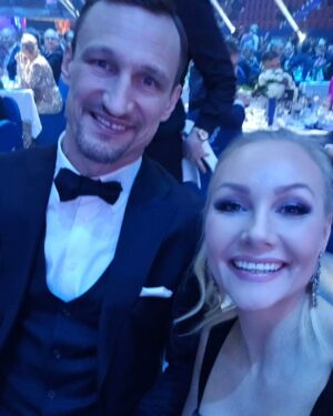 Emma Kimiläinen Instagram - Special night ✨️ Sami was selected to the Finnish Sports hall of fame at @urheilugaala ! 

Quite rightly so 😏

Proud of you @samihyypia4 🩷

Congratulations to all other winners and to @laurimarkkanen for being selected as the athlete of the year in Finland! 

#urheilugaala #sportsgala #halloffame