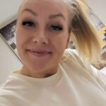 Emma Kimiläinen Instagram - Guess what?? Freaking cool news is coming out shortly. Stay tuned!! 🤩 #newyear #newchallenges