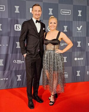 Emma Kimiläinen Instagram - Special night ✨️ Sami was selected to the Finnish Sports hall of fame at @urheilugaala ! 

Quite rightly so 😏

Proud of you @samihyypia4 🩷

Congratulations to all other winners and to @laurimarkkanen for being selected as the athlete of the year in Finland! 

#urheilugaala #sportsgala #halloffame