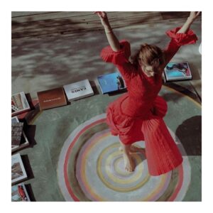 Emma Watson Instagram - 2022. Dancing on my own painting ♥️
