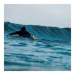 Emma Watson Instagram - "Creating ocean activists everywhere" #endsewagepollution @surfersagainstsewage 🏄🏄‍♂️🏄‍♀️💗💗💗 📸 @warbey