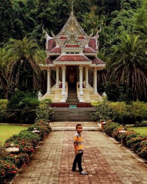 Enver Gjokaj Instagram - Chiang Dao Temple
#TBTwheneverIfeellikeit