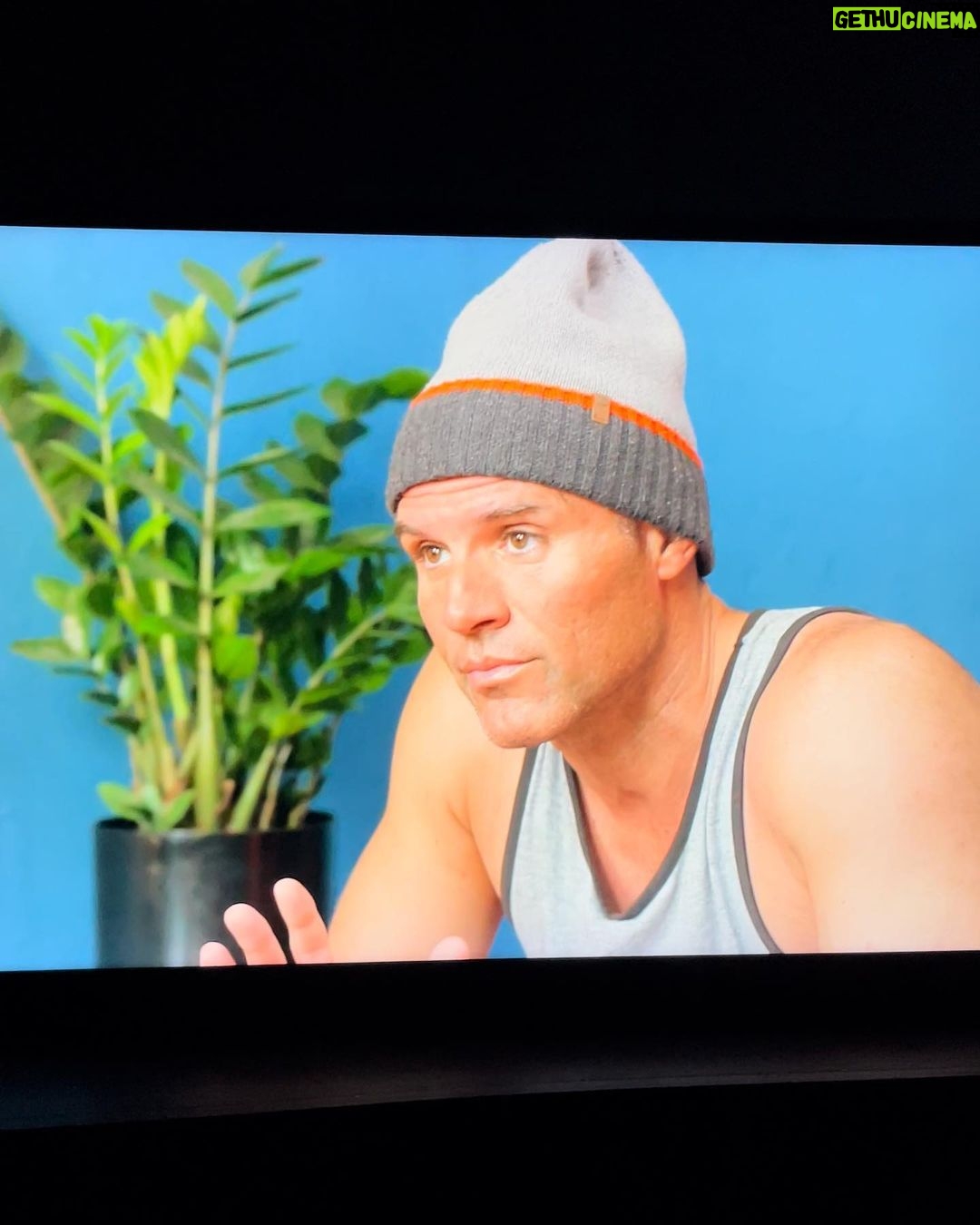 Enzo Palumbo Instagram - More WATER that I’m really good at✅ STITCHES✅and a HALLBRAWL✅ What a week 🤙 #thechallengeusa @cbstv @thechallenge Cat Fight