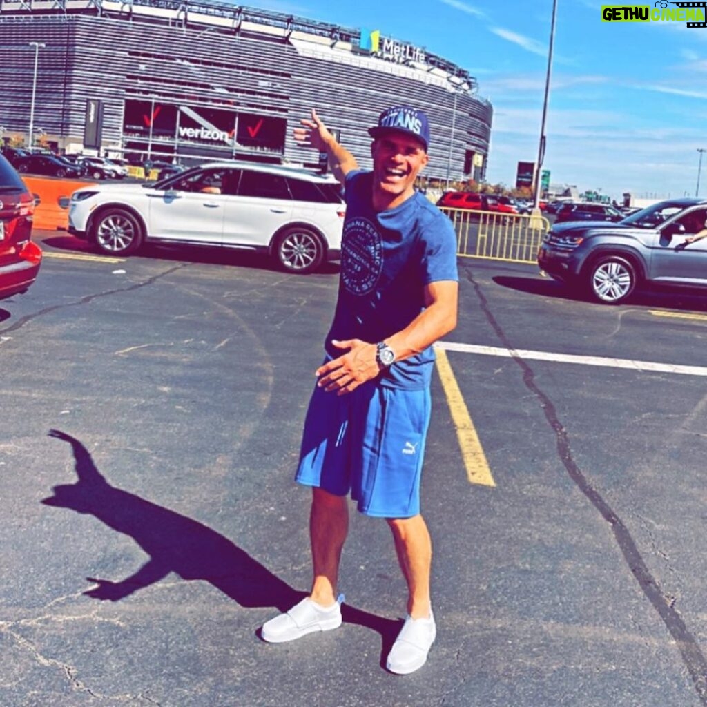 Enzo Palumbo Instagram - #LifeisGood💎 MetLife Stadium