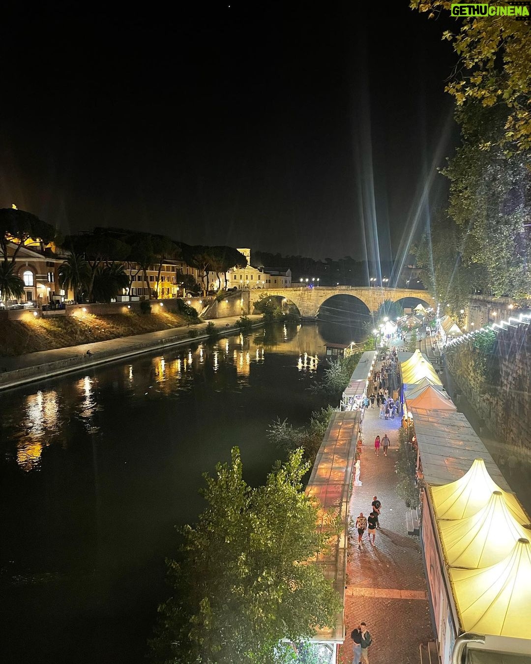 Enzo Palumbo Instagram - Nights in Rome 🙌#ripagrande Veni Vedi Veci