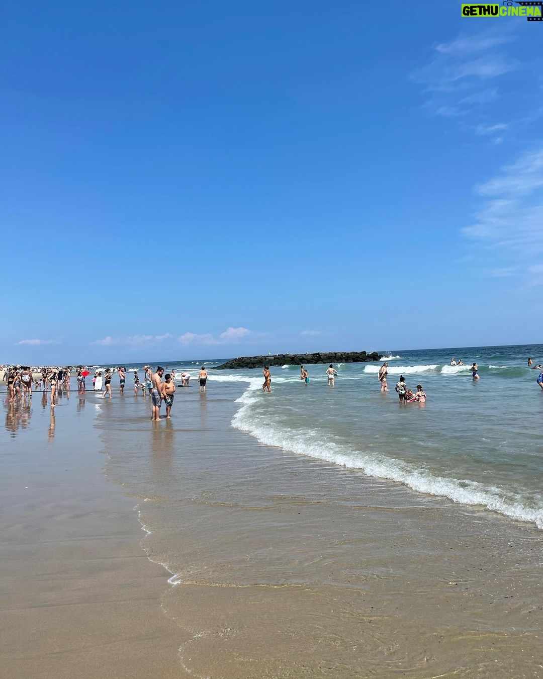 Enzo Palumbo Instagram - #summercatch 🤙 Asbury park beach