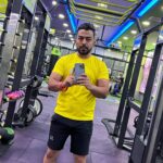 Erfan Rafie Instagram - يكي از بهترين روزهاي زندگي هرانساني روزيست كه ميگويد: ((ديگر كافيست)) و به پا مي خيزد تا براي چيزي كه واقعا مي خواهد با تمام وجود بجنگد… #عرفان_رفیع #عرفانرفیع #معين_راهبر #بهار #موسيقي #ورزش #تلاش #موفقيت #كار_عشقه #erfanrafie #moein_rahbar #music #kareeshghe