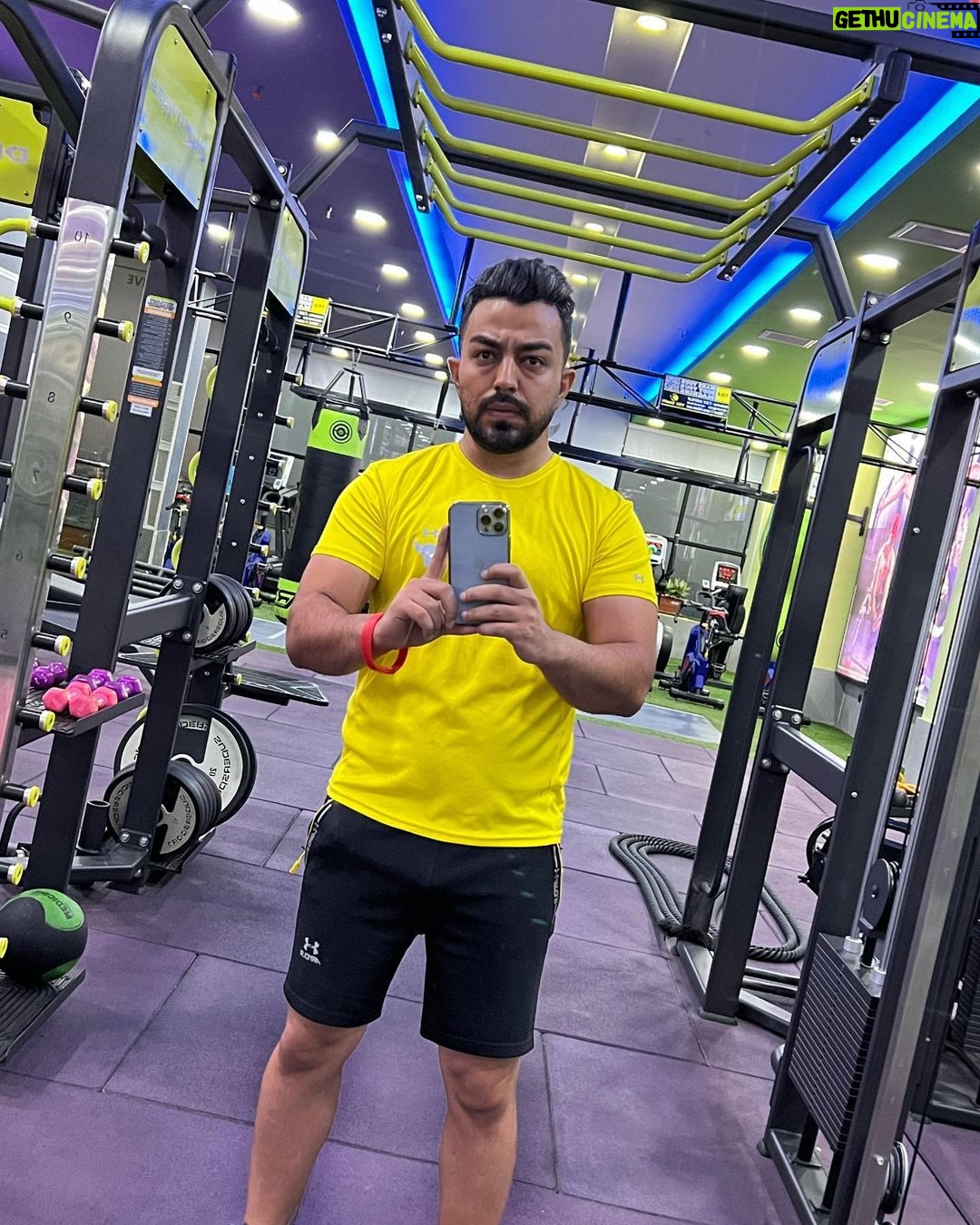 Erfan Rafie - 8.5K Likes - يكي از بهترين روزهاي زندگي هرانساني روزيست كه ميگويد: ((ديگر كافيست)) و به پا مي خيزد تا براي چيزي كه واقعا مي خواهد با تمام وجود بجنگد…
#عرفان_رفیع #عرفانرفیع #معين_راهبر #بهار #موسيقي #ورزش #تلاش #موفقيت #كار_عشقه
#erfanrafie #moein_rahbar #music #kareeshghe