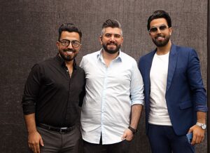 Erfan Rafie Instagram - درايام عيد فرصت اين پيش اومد كه در جشنواره نوروزي موسيقي در شهر محمود آباد مازندران حضور داشته باشم و مهمان محمدجان ابراهيمي نازنين رفيق كاردرست خودم باشم محمد تو كار خودش درجه يكه واقعا و من هميشه به رفاقتم باهاش افتخار كردم
محمد جانم اميدوارم كه هميشه همينطور موفق باشي عزيزم و اينكه تولدت رو پيشاپيش تبريك ميگم برادرم🎂❤️🥇
@mohammadebrahimi677 
#عرفان_رفیع #عرفانرفیع #موسيقي #كنسرت #تهيه_كننده_موسيقي #محمودآباد_مازندران 
#erfanrafie #music