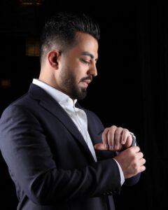Erfan Rafie Instagram - قرارمان همين بهار زير شكوفه هاي شعر آنجا كه شكوفه ها براي تو گل ميكنند… آغاز سال ١٤٠١ بر همه هموطنان عزيزم فارسي زبانان عزيز هركجاي اين كره خاكي كه هستن مبارك اميدوارم سال جديد پرخير و بركت باشه براتون🌹❤️ #عرفان_رفیع #erfanrafie #معين_راهبر #بهار #سال_١٤٠١_مبارك #موسيقي #music #moeinrahbargroup