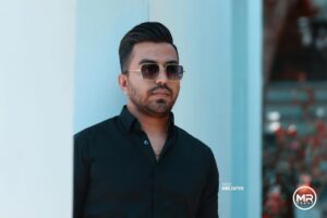 Erfan Rafie Instagram - من بدون "شب بخير " خوابيدم؛
بدون " صبح بخير " از خواب بيدار شدم
و ميتونم بدون اينكه كسي بگه "من به تو افتخار ميكنم" زندگي كنم، 
چون درنهايت ما فقط خودمون رو داريم💛
📸 @amin_captive