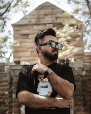 Erfan Rafie Instagram - هيچ وقت كسي رو دنبال نكن؛اوني كه قدر ترو بدونه خودش باهات راه مياد🖋
📸
@pezhman.masoompour.photo 
@amir_ahmadi_