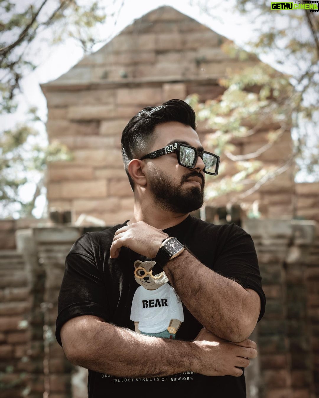 Erfan Rafie - 13.4K Likes - هيچ وقت كسي رو دنبال نكن؛اوني كه قدر ترو بدونه خودش باهات راه مياد🖋
📸
@pezhman.masoompour.photo
@amir_ahmadi_