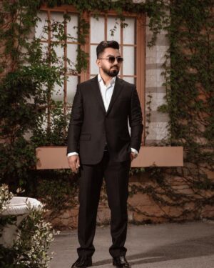 Erfan Rafie Instagram - آدمي تنهاست، كه خودش رو نداره😎
📸
@pezhman_masoompour_studio 
@amir_ahmadi_