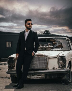 Erfan Rafie Instagram - مقصدي به نام خوشبختي وجود نداره، از مسير لذت نبري باختي😎
📸
@pezhman_masoompour_studio 
@amir_ahmadi_