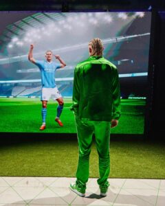 Erling Haaland Instagram - Great fun working alongside the @easportsfc team today 😀 #FC24