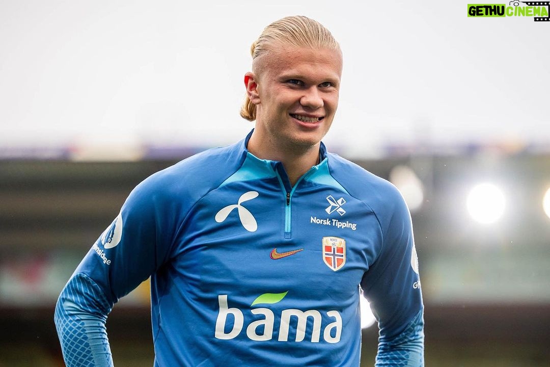 Erling Haaland Instagram - Ready for tomorrow! 🔛