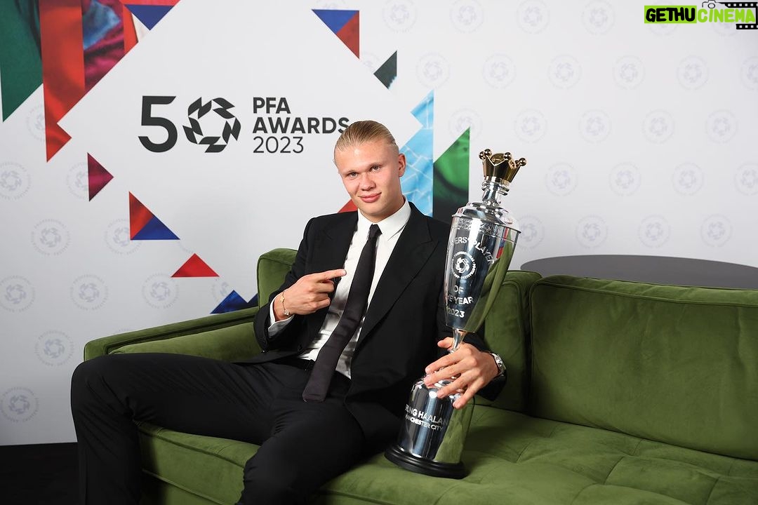 Erling Haaland Instagram - Truly honoured. Thank you @the_pfa for this! 🏆🔥 #PFAawards #PFA50