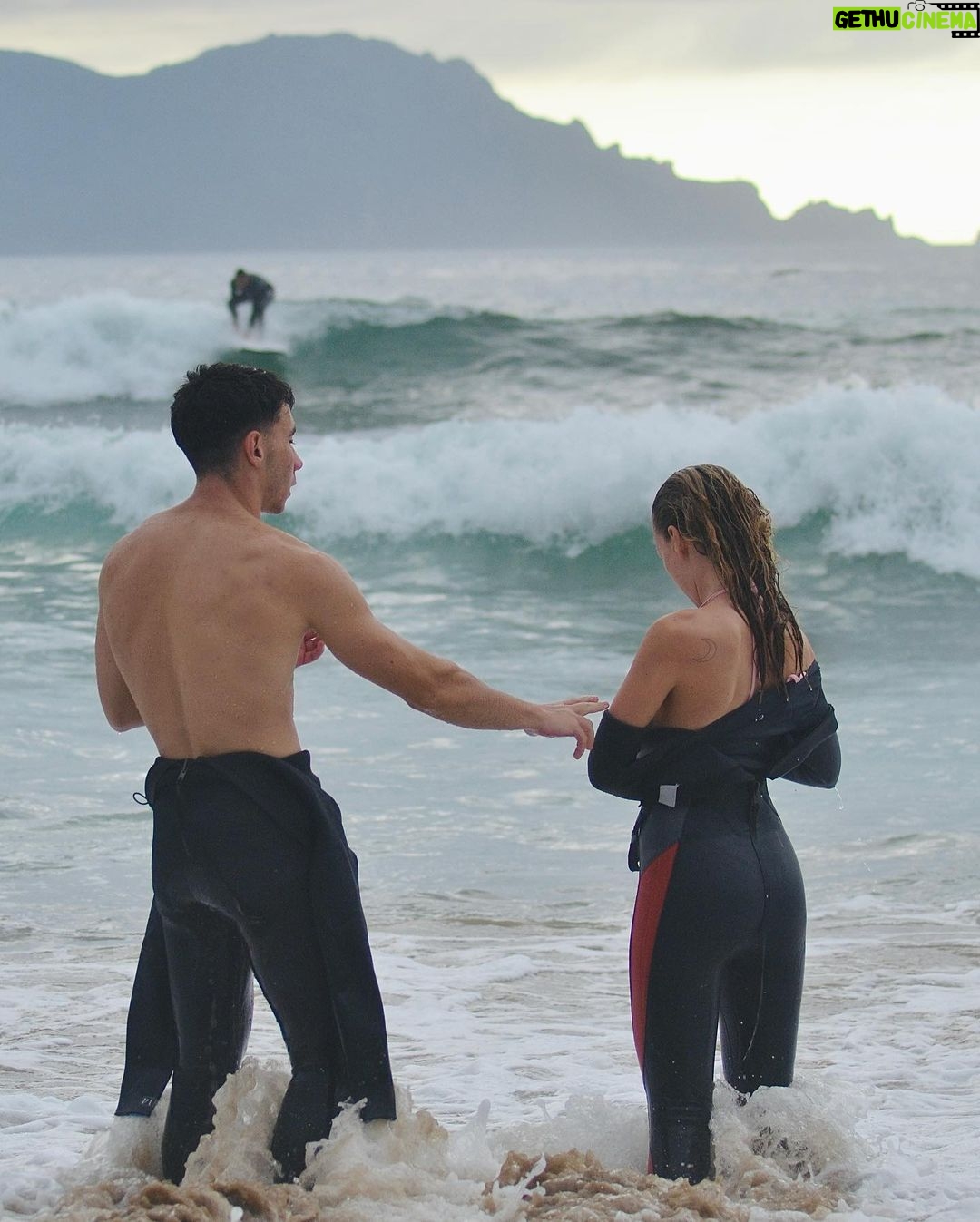 Ester Expósito Instagram - mis hermanos @viveirosurfingfamily 💙 Galicia