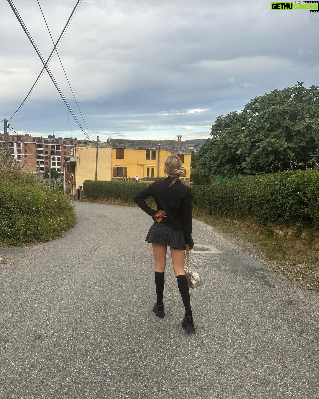 Ester Exp贸sito Instagram - atravesao馃徆 Galicia