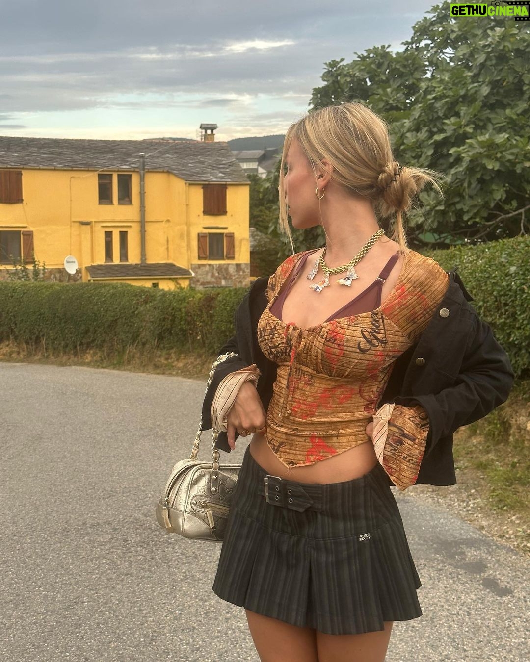 Ester Exp贸sito Instagram - atravesao馃徆 Galicia