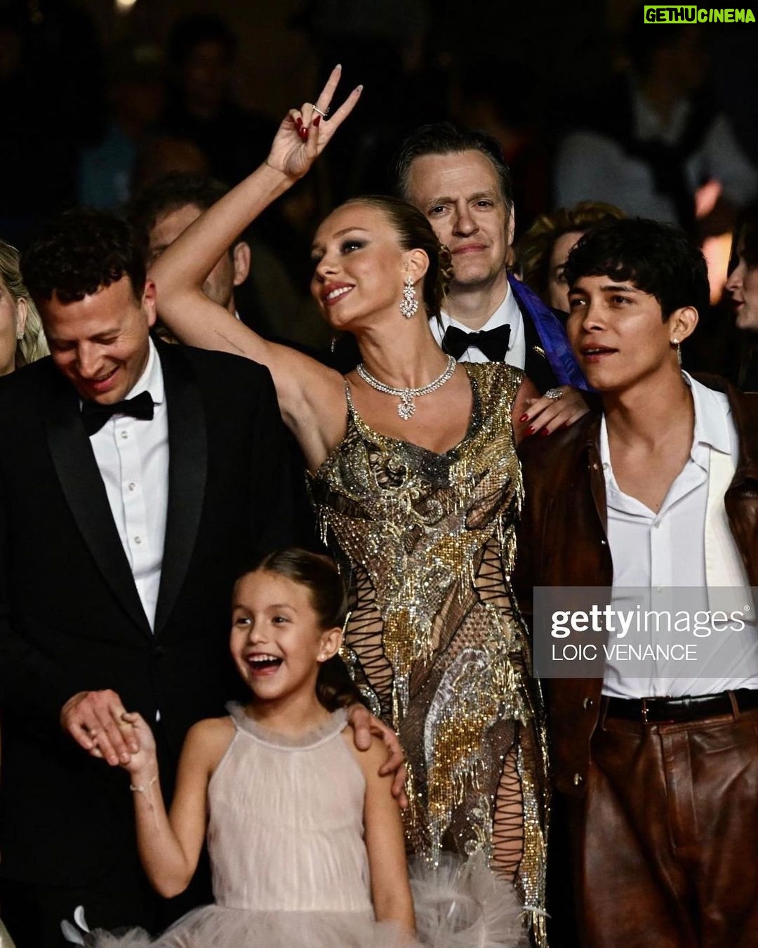 Ester Expósito Instagram - Merci Cannes❤️ qué noche, qué recibimiento a la película, estamos flotando de alegríaaaaa Cannes Film Festival