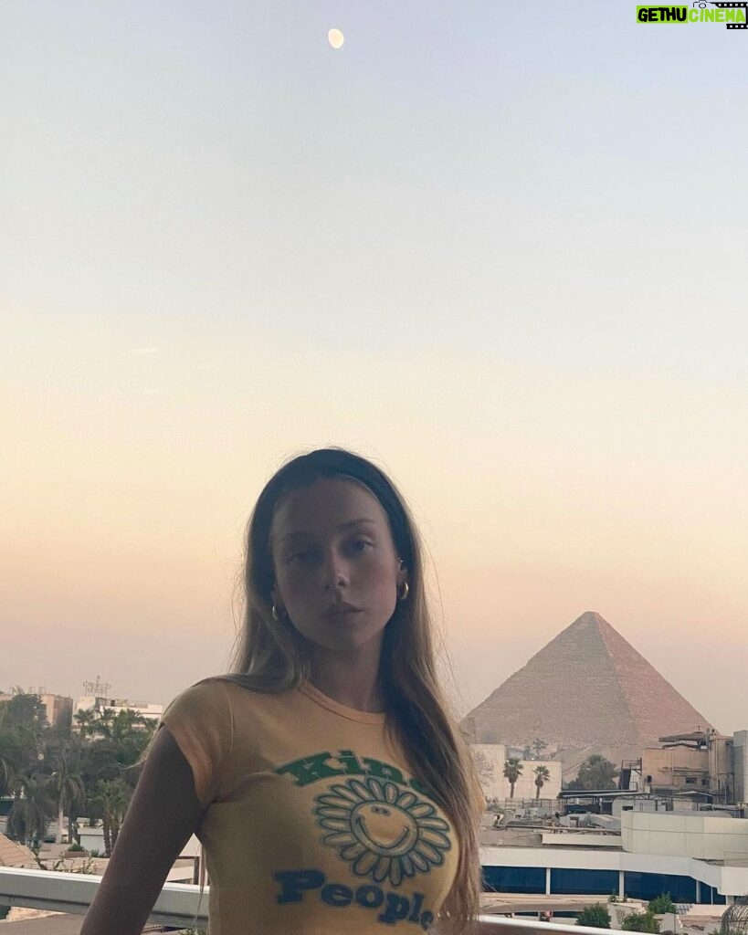 Ester Expósito Instagram - estaba perdida por El Cairo y buceando en el Mar Rojo💕🌙 💕 Egypt