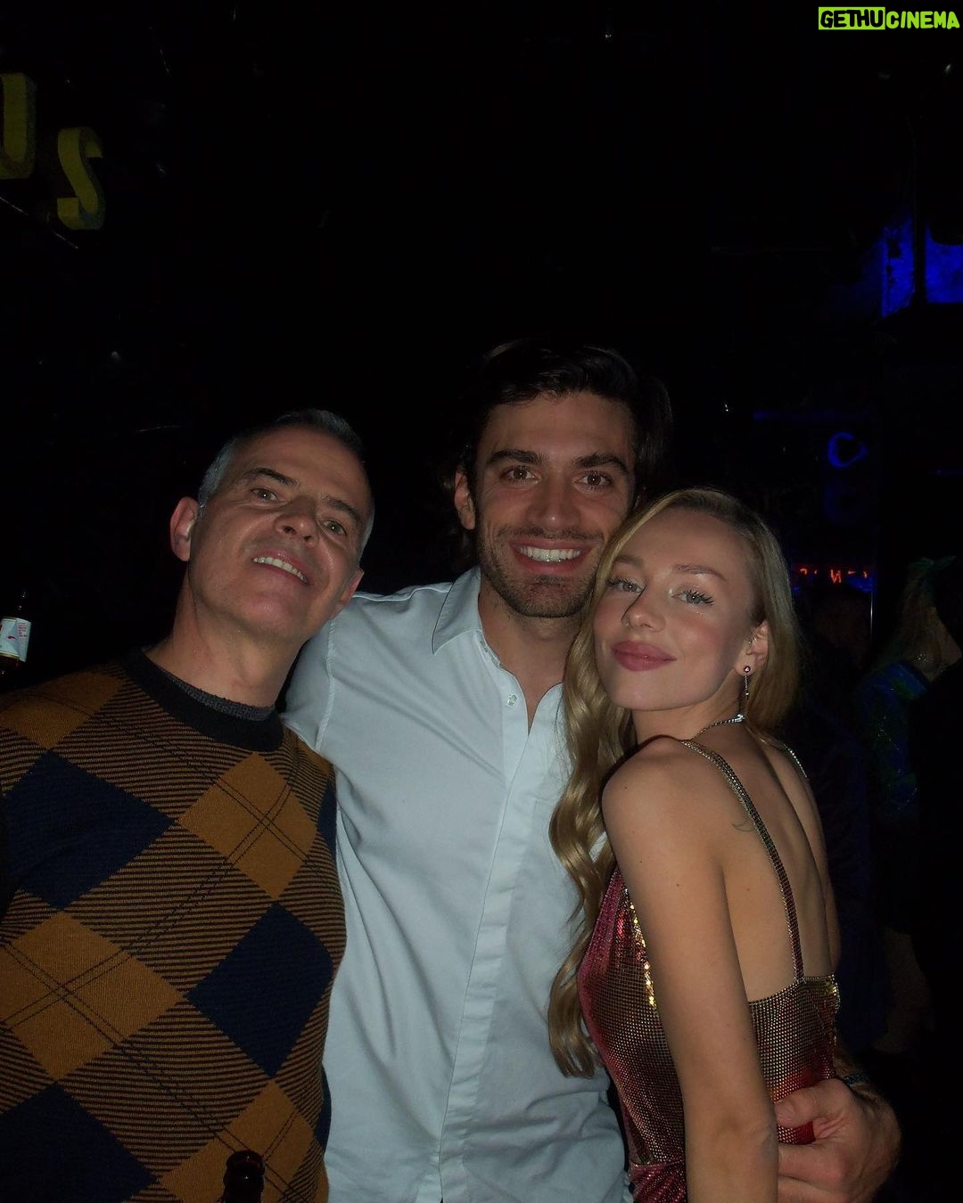 Ester Expósito Instagram - qué noche la premiere del jueves…..lluvia de cariño y mucha gente querida♡. *。゚⊹ Venus ⊹ *。゚ya es vuestra en todos los cines de España, qué pu** emociónnnnn🩸vamos a bailar🩸 VENUS