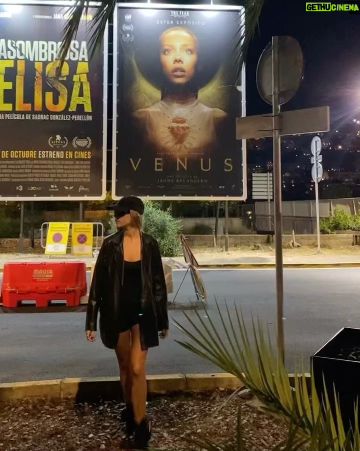 Ester Expósito Instagram - Un regalo precioso inaugurar el festival de Sitges con Venus de la mano de estas personas brillantes y talentosas. Gracias por todas las palabras bonitas. Ha sido muy emocionante para mí y un abrazo a mi trabajo recibir tanto cariño.🤍 @sitgesfestival VENUS