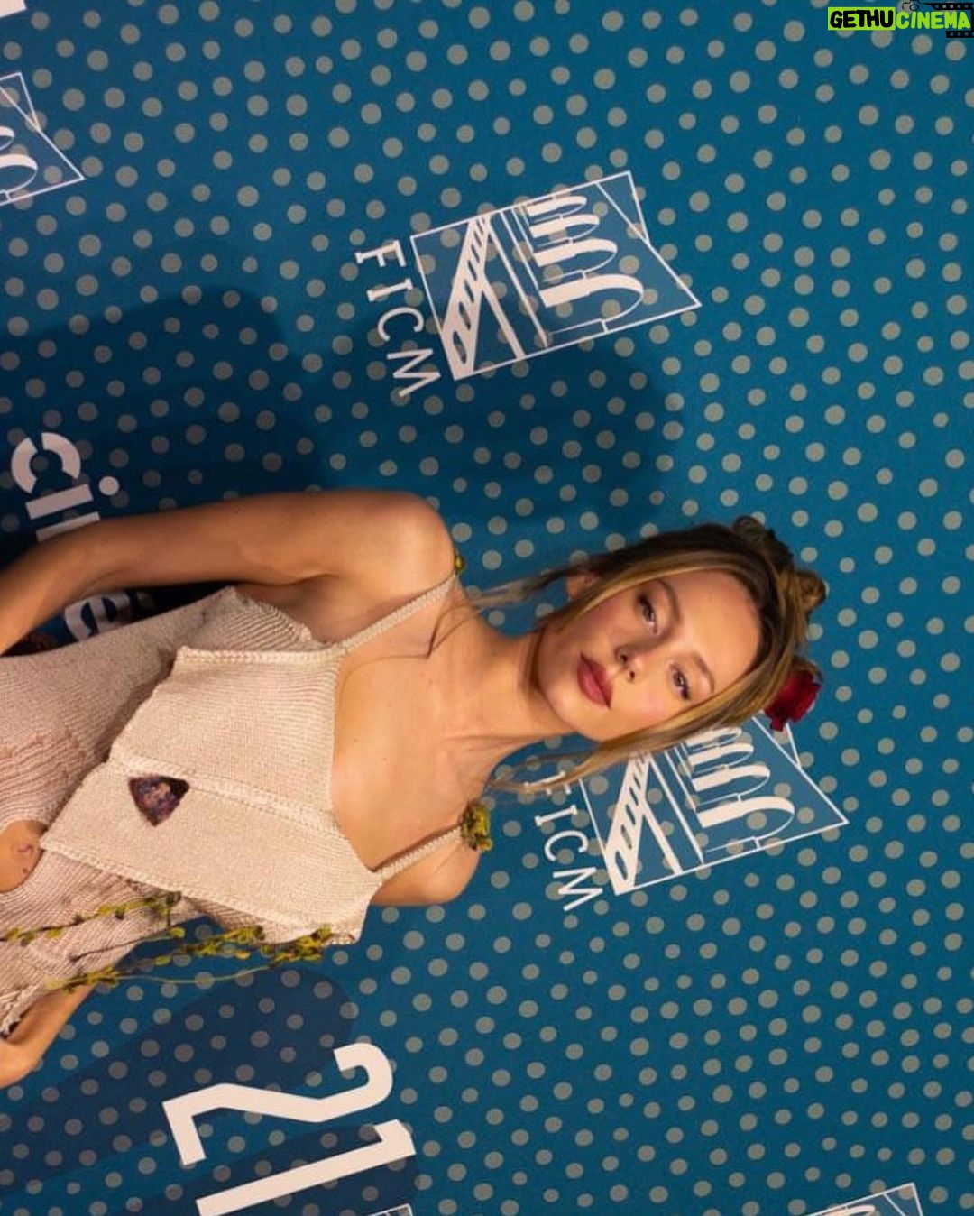 Ester Expósito Instagram - Gracias por tanto cariño @ficm 🌺🌺🤎🤎🤎 Perdidos en la noche se estrena en México el 14 de diciembre⏳ Morelia, Mexico