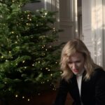 Ester Geislerová Instagram – Kabelka a elegantní věci denní potřeby v jednom, to jdou dárky od @montblanc. Překrásné tašky a pera a zápisníky. A s dlouholetou tradicí. Je radost obdarovat Aňu a @geislerka ví, že potřebuju novu kabelku a já vím, že tyhle velký tašky na cestování-to je její druhy jméno-Aňa Válká taška na cestování Geislerová. Má další jména-od malička- jsou, jak už teď všichni víte , Eťa Prďa Smrďa Geislerová No.:)
Tak dělejte radost.) 💙❣️📝🖋️✒️🖌️📧🎁
#HeartWritten #InspireWriting #spoluprace @montblanc